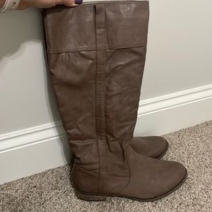 Slip on boots for fall! Will pair great with your favorite items of the season!